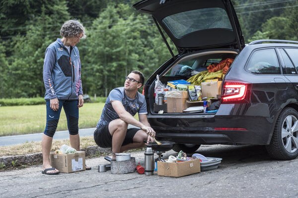 Family affair Team NZL1: Nick Neynens's mother and brother during the Red Bull X-Alps in Abtenau, Austria on June 16, 2019 © zooom / Harald Tauderer Family affair: Mother and brother of Nick Neynens (NZL1) during Red Bull X-Alps in Abtenau, Austria on June 16, 2019